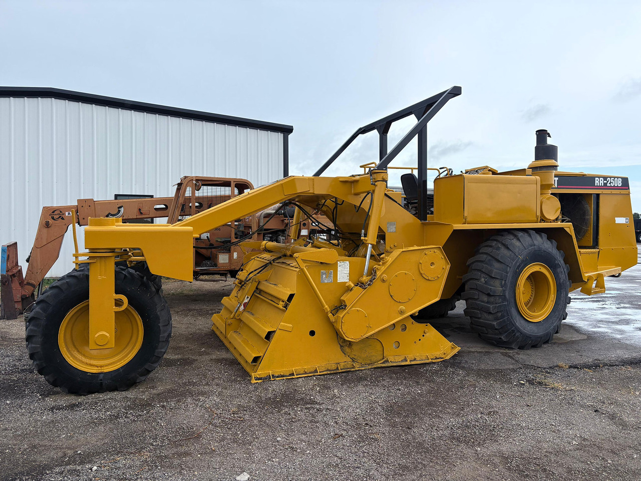 Caterpillar RR-250B - مثبت التربة: صور 2 Caterpillar RR-250B - مثبت التربة: صور 2