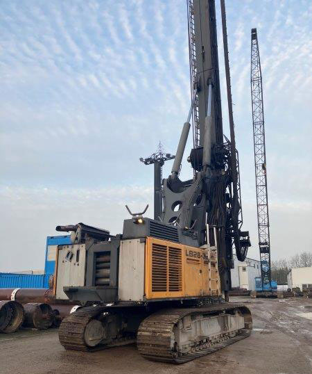 Liebherr LB28 - سائق كومة: صور 4 Liebherr LB28 - سائق كومة: صور 4