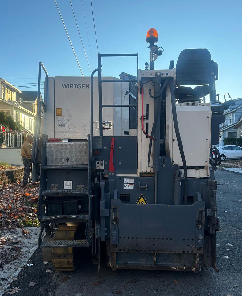 Wirtgen W 120 CFI - ماكينات لصقل الأسفلت: صور 4 Wirtgen W 120 CFI - ماكينات لصقل الأسفلت: صور 4