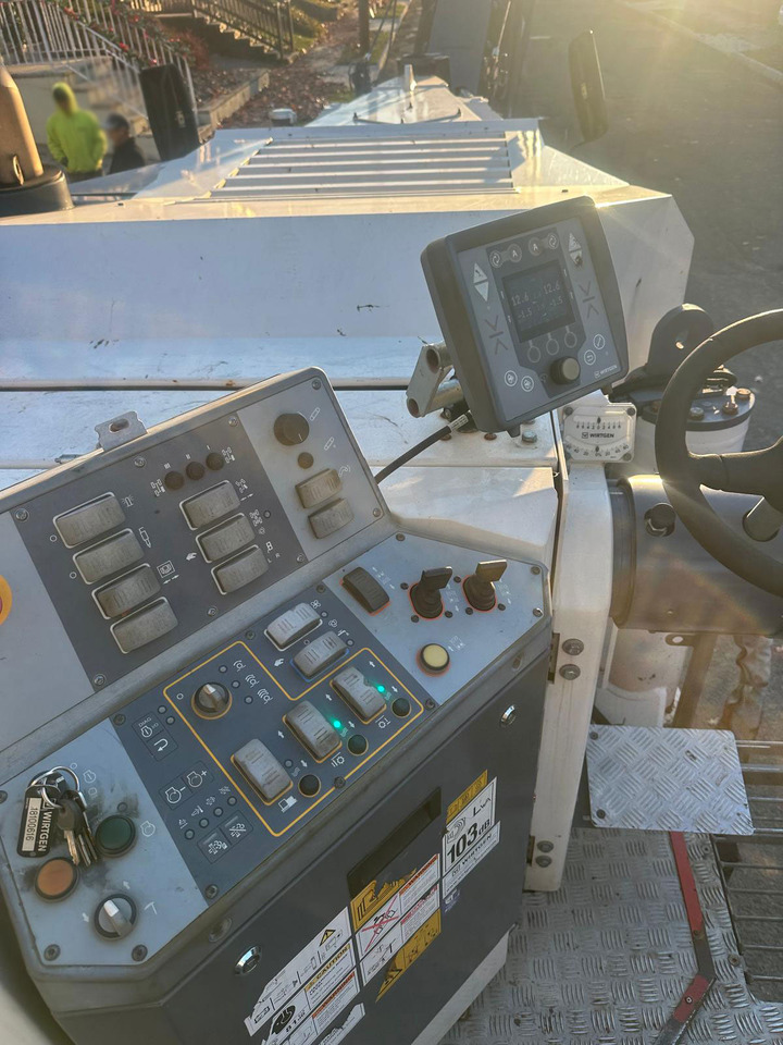 Wirtgen W 120 CFI - ماكينات لصقل الأسفلت: صور 5 Wirtgen W 120 CFI - ماكينات لصقل الأسفلت: صور 5