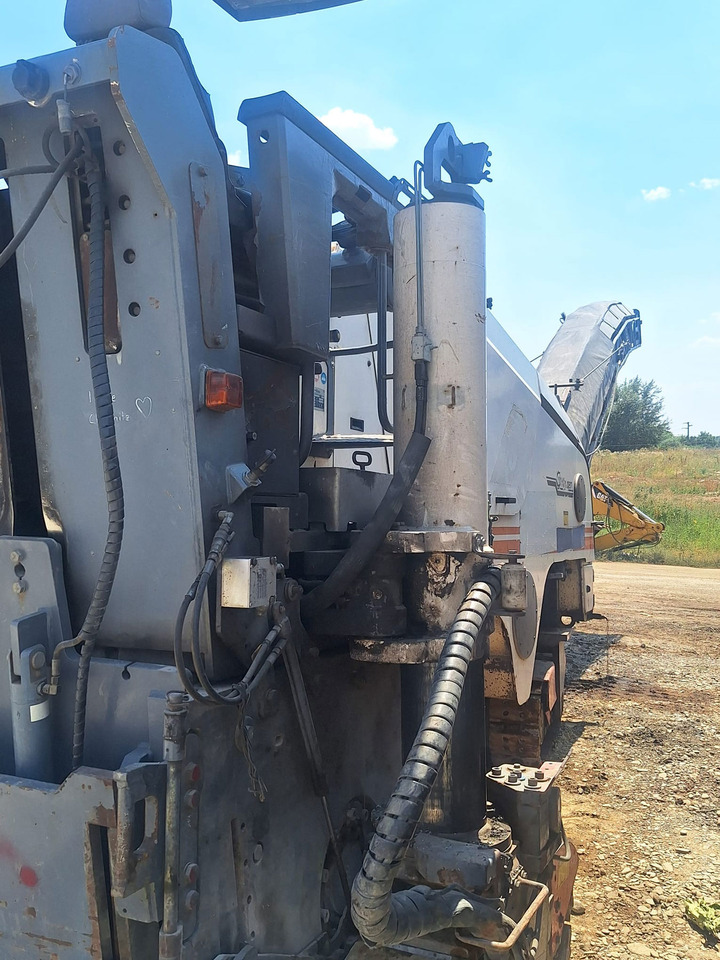 Wirtgen W 120 F - ماكينات لصقل الأسفلت: صور 5 Wirtgen W 120 F - ماكينات لصقل الأسفلت: صور 5