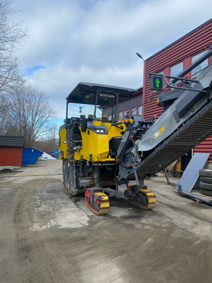 Wirtgen W 150 CFI - ماكينات لصقل الأسفلت: صور 4 Wirtgen W 150 CFI - ماكينات لصقل الأسفلت: صور 4