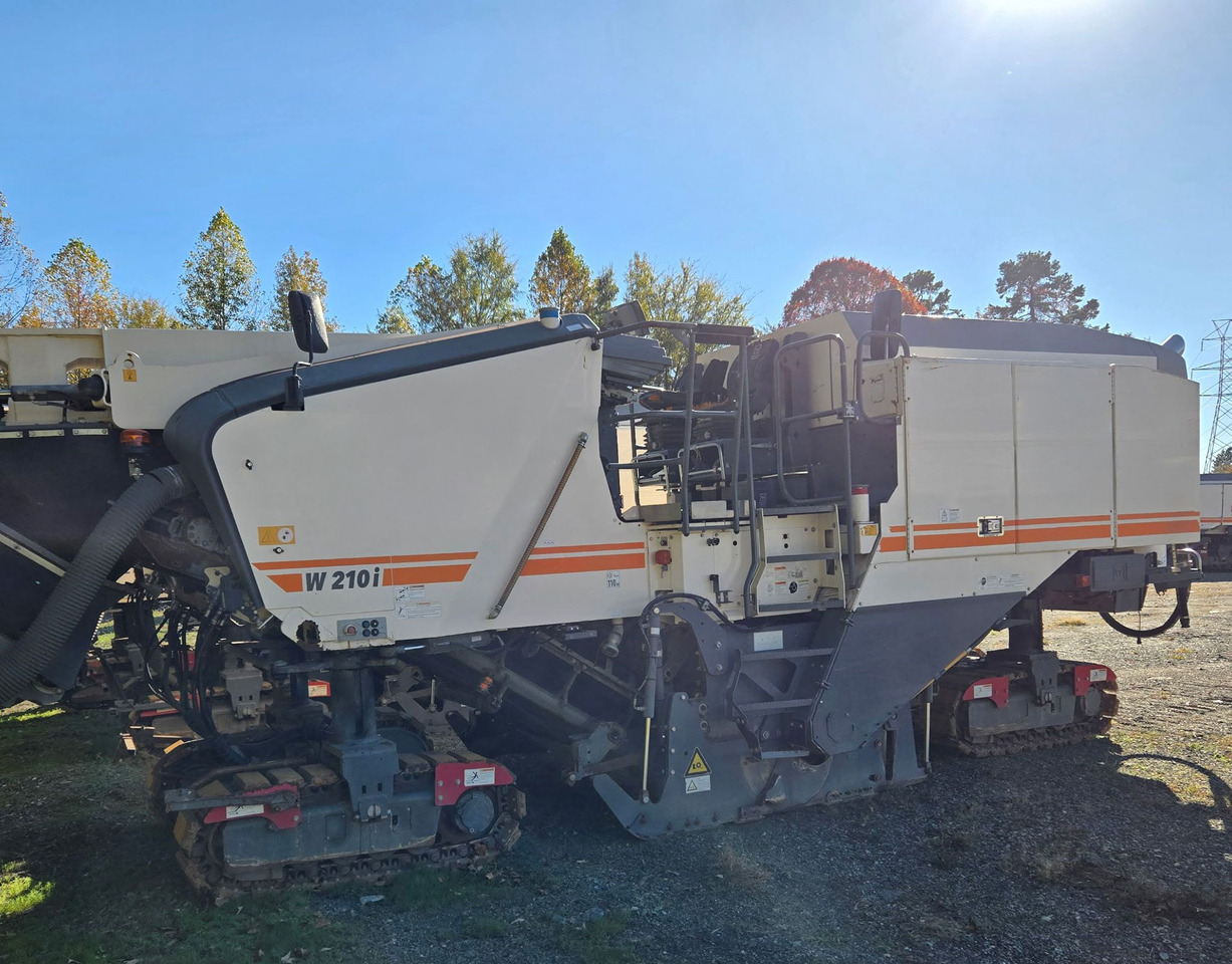 Wirtgen W 210 i - ماكينات لصقل الأسفلت: صور 4 Wirtgen W 210 i - ماكينات لصقل الأسفلت: صور 4