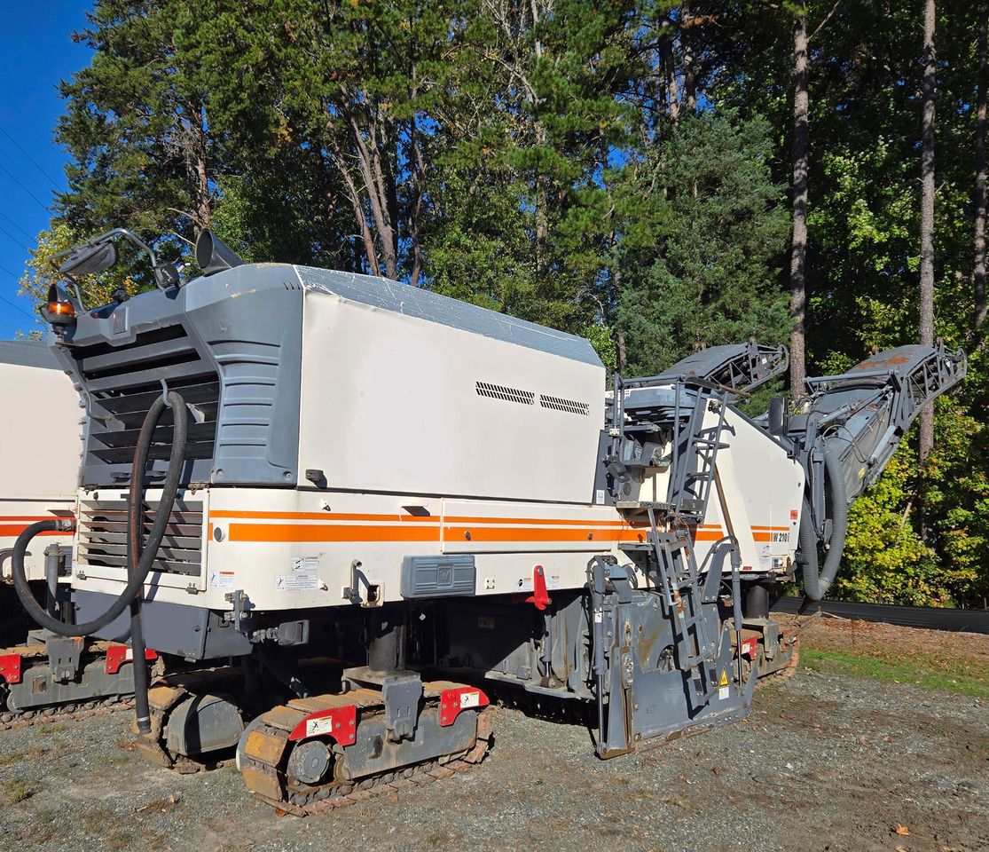 Wirtgen W 210 i - ماكينات لصقل الأسفلت: صور 2 Wirtgen W 210 i - ماكينات لصقل الأسفلت: صور 2