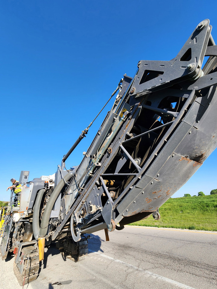 Wirtgen W 220 I - ماكينات لصقل الأسفلت: صور 5 Wirtgen W 220 I - ماكينات لصقل الأسفلت: صور 5