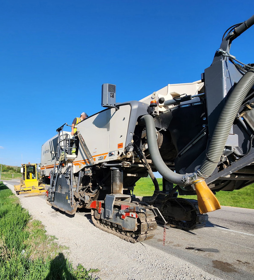 Wirtgen W 220 I - ماكينات لصقل الأسفلت: صور 4 Wirtgen W 220 I - ماكينات لصقل الأسفلت: صور 4