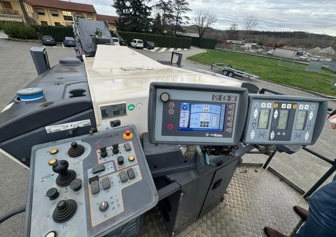 Wirtgen W 220 - ماكينات لصقل الأسفلت: صور 5 Wirtgen W 220 - ماكينات لصقل الأسفلت: صور 5