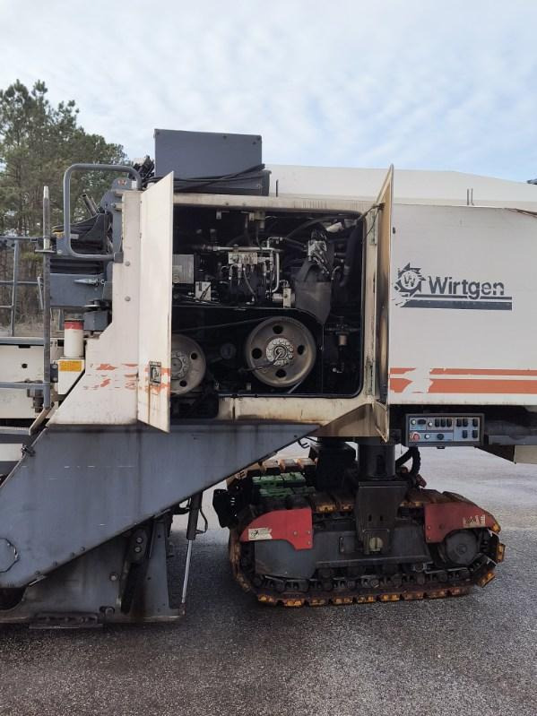Wirtgen W 220 - ماكينات لصقل الأسفلت: صور 4 Wirtgen W 220 - ماكينات لصقل الأسفلت: صور 4