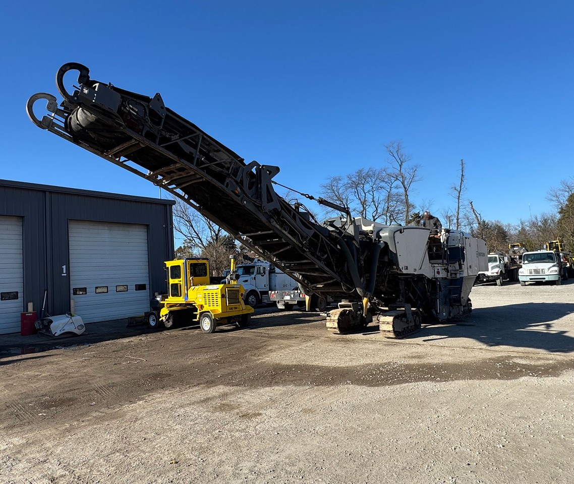 Wirtgen W 220 - ماكينات لصقل الأسفلت: صور 5 Wirtgen W 220 - ماكينات لصقل الأسفلت: صور 5