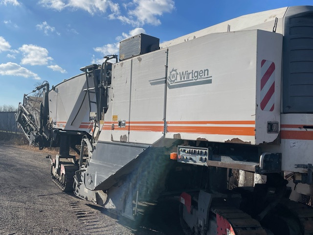 Wirtgen W 220 - ماكينات لصقل الأسفلت: صور 4 Wirtgen W 220 - ماكينات لصقل الأسفلت: صور 4