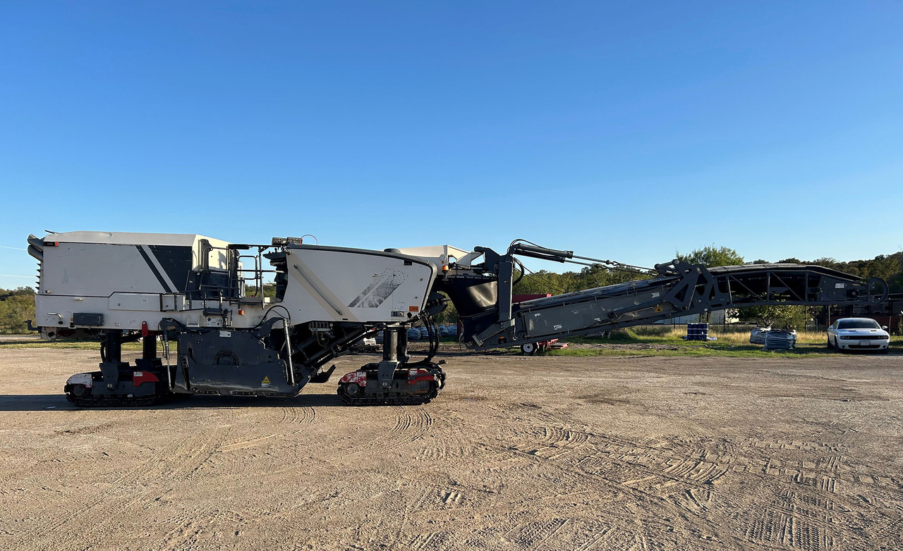 Wirtgen W 220 - ماكينات لصقل الأسفلت: صور 1 Wirtgen W 220 - ماكينات لصقل الأسفلت: صور 1