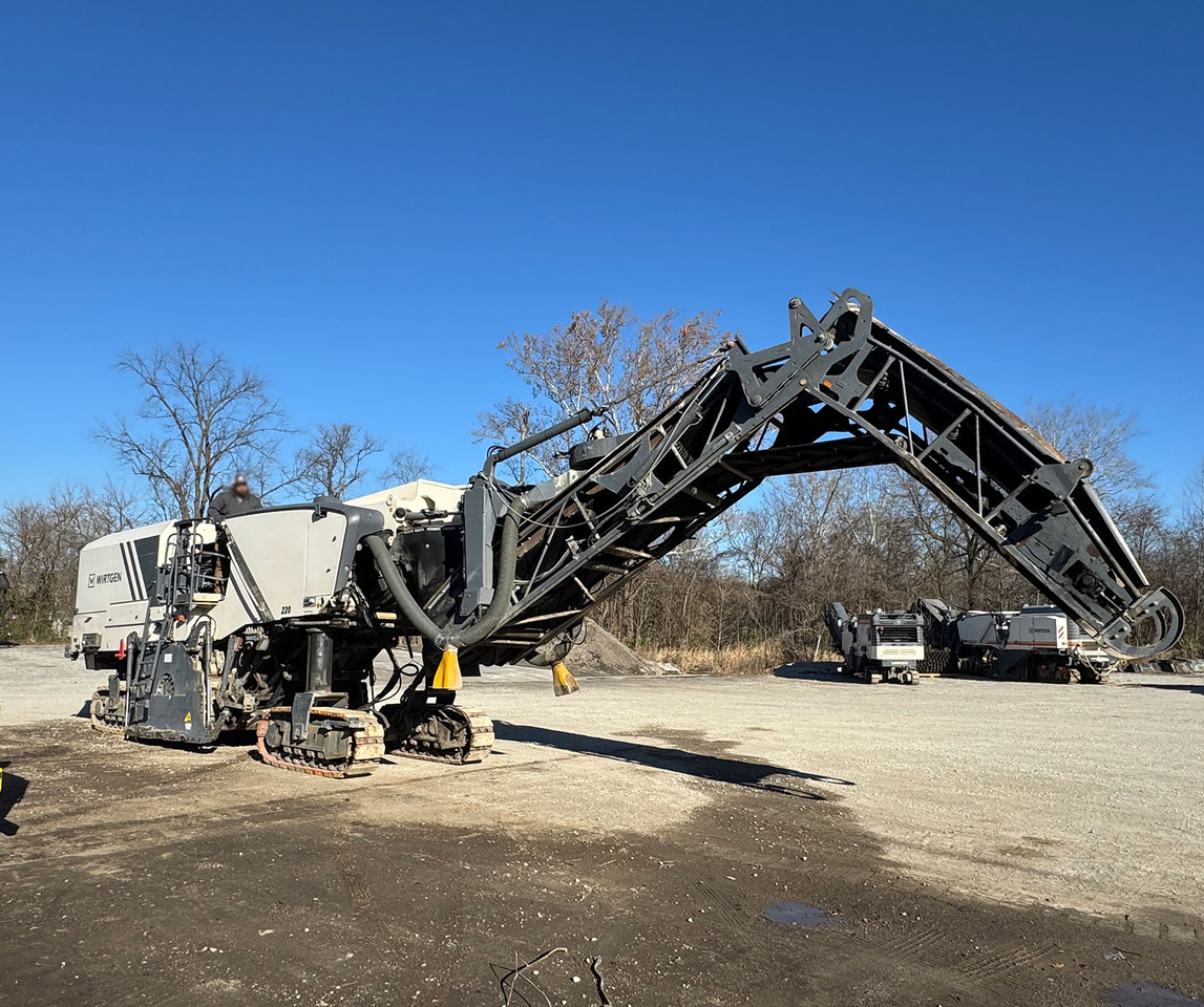 Wirtgen W 220 - ماكينات لصقل الأسفلت: صور 2 Wirtgen W 220 - ماكينات لصقل الأسفلت: صور 2