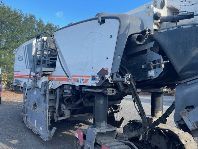 Wirtgen W 220 - ماكينات لصقل الأسفلت: صور 5 Wirtgen W 220 - ماكينات لصقل الأسفلت: صور 5
