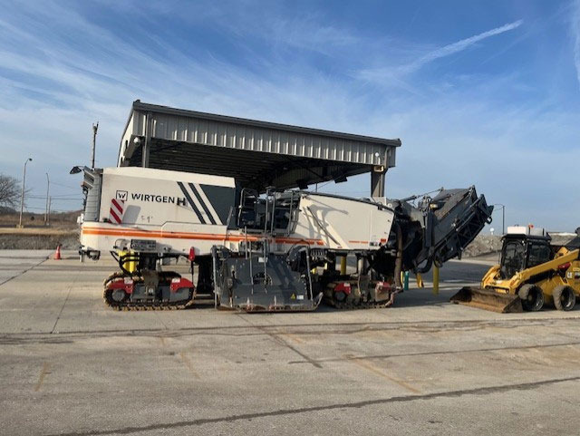 Wirtgen W 220 - ماكينات لصقل الأسفلت: صور 1 Wirtgen W 220 - ماكينات لصقل الأسفلت: صور 1