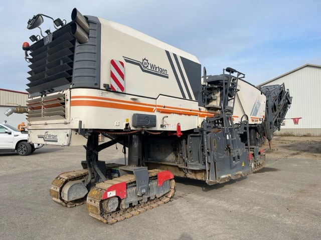 Wirtgen W 220 - ماكينات لصقل الأسفلت: صور 2 Wirtgen W 220 - ماكينات لصقل الأسفلت: صور 2