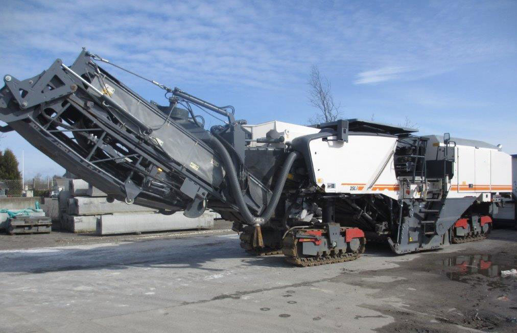 Wirtgen W 250 I - ماكينات لصقل الأسفلت: صور 2 Wirtgen W 250 I - ماكينات لصقل الأسفلت: صور 2