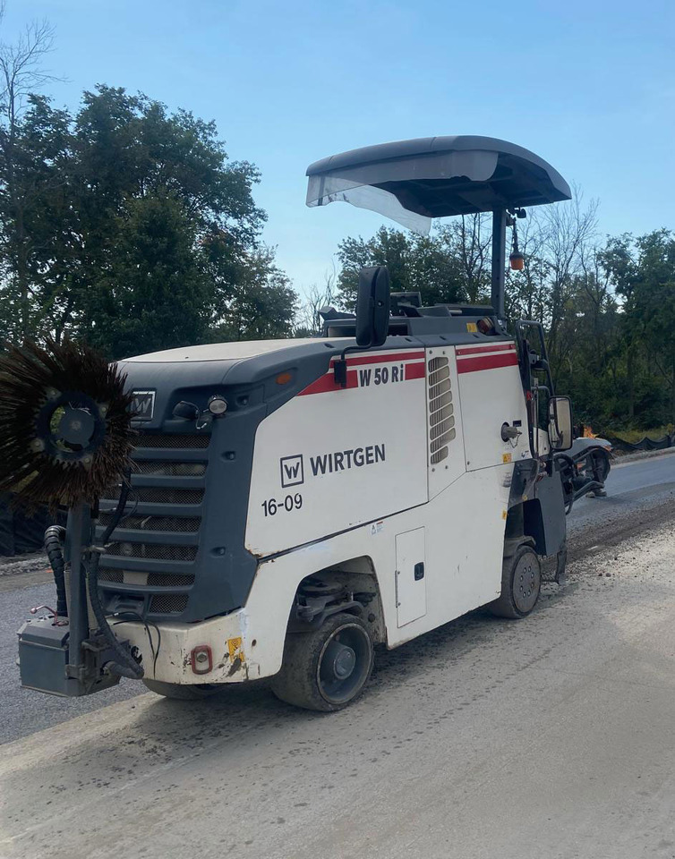 Wirtgen W 50 Ri - ماكينات لصقل الأسفلت: صور 3 Wirtgen W 50 Ri - ماكينات لصقل الأسفلت: صور 3