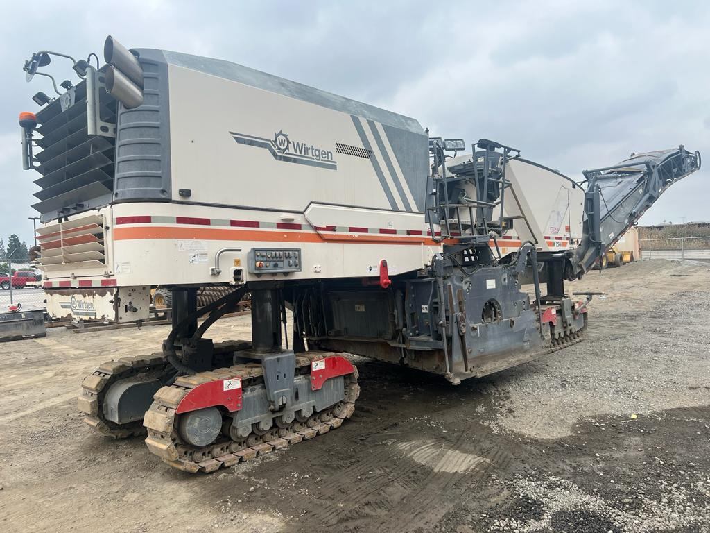 Wirtgen W250i - ماكينات لصقل الأسفلت: صور 1 Wirtgen W250i - ماكينات لصقل الأسفلت: صور 1