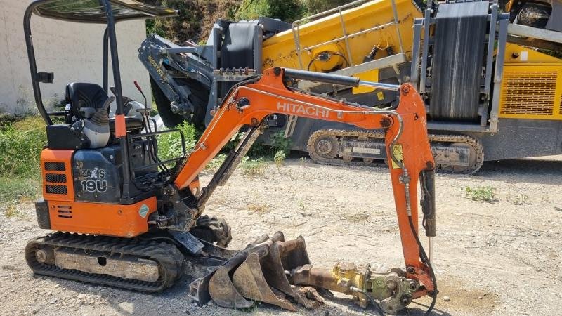 Hitachi ZAXIS 19 - حفارة مصغرة: صور 1 Hitachi ZAXIS 19 - حفارة مصغرة: صور 1