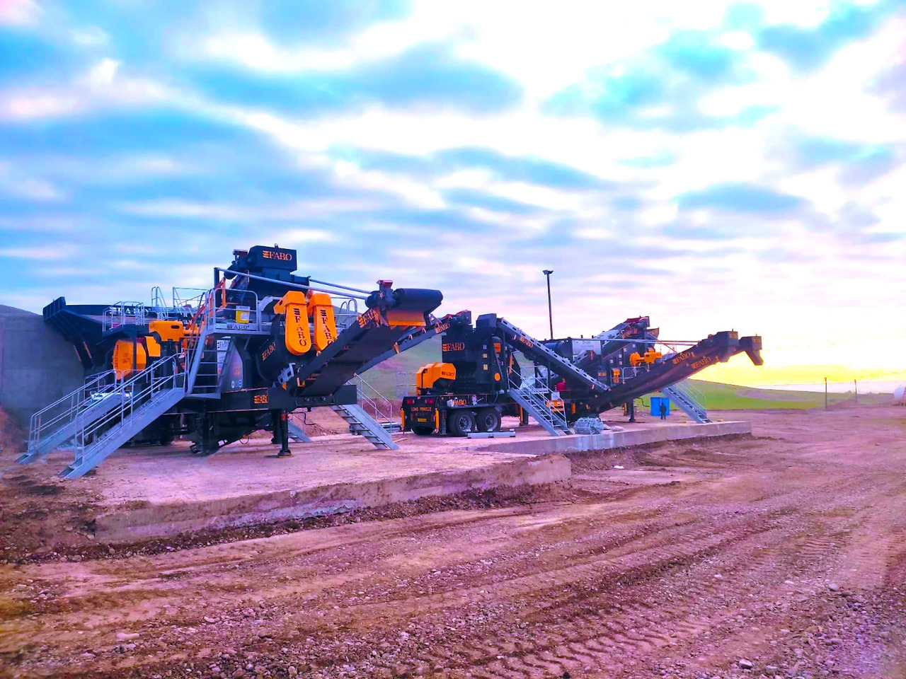 FABO Mobile crusher - كسارة متحركه: صور 2 FABO Mobile crusher - كسارة متحركه: صور 2