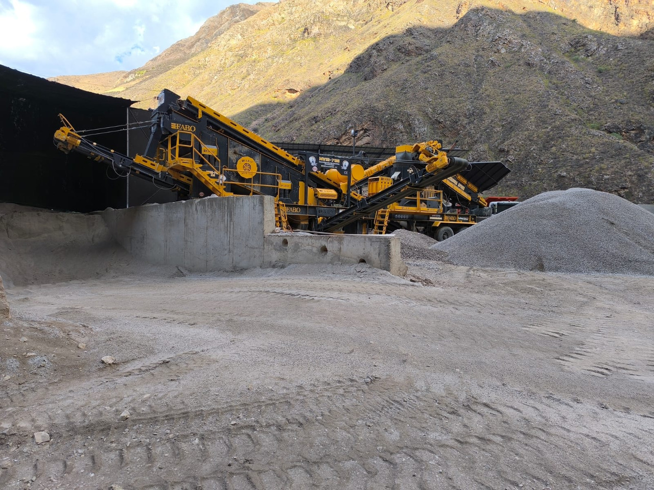 FABO Mobile crusher - كسارة متحركه: صور 1 FABO Mobile crusher - كسارة متحركه: صور 1