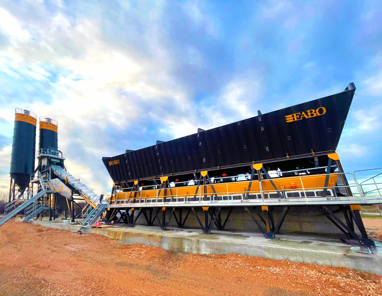 FABO compact concrete plant - مصنع خلط الخرسانة: صور 1 FABO compact concrete plant - مصنع خلط الخرسانة: صور 1