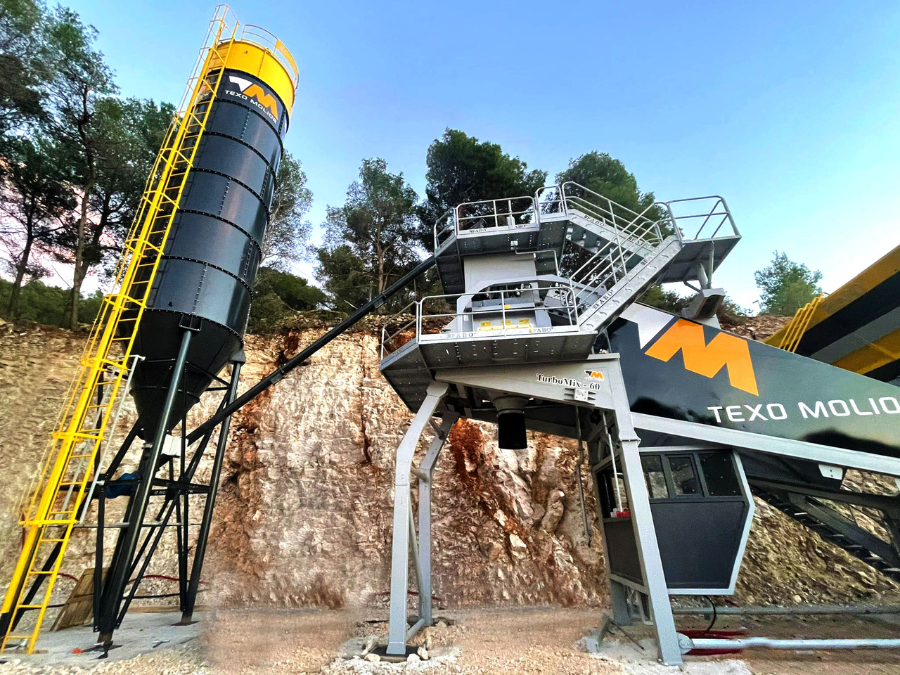 FABO mobile concrete batching plant - مصنع خلط الخرسانة: صور 1 FABO mobile concrete batching plant - مصنع خلط الخرسانة: صور 1