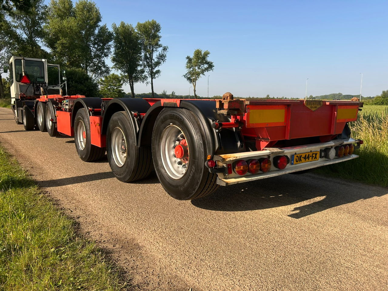 Broshuis 2-Connect-5Akcc / 3 x Steering axle / 4 x Lifting axle / tyres 80 / 3 x - شاحنات الحاويات/ جسم علوي قابل للتغيير نصف مقطورة: صور 3 Broshuis 2-Connect-5Akcc / 3 x Steering axle / 4 x Lifting axle / tyres 80 / 3 x - شاحنات الحاويات/ جسم علوي قابل للتغيير نصف مقطورة: صور 3