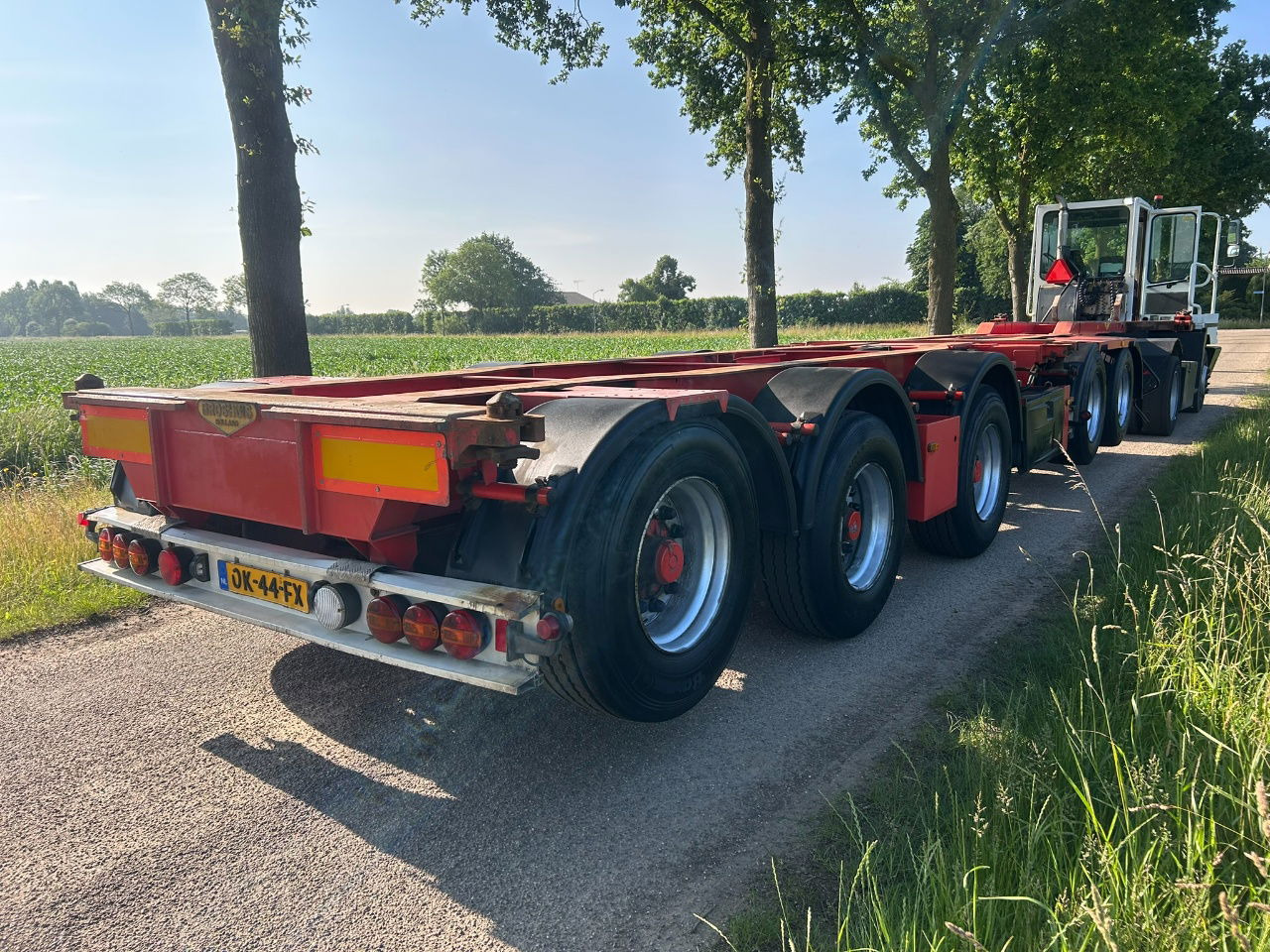 Broshuis 2-Connect-5Akcc / 3 x Steering axle / 4 x Lifting axle / tyres 80 / 3 x - شاحنات الحاويات/ جسم علوي قابل للتغيير نصف مقطورة: صور 4 Broshuis 2-Connect-5Akcc / 3 x Steering axle / 4 x Lifting axle / tyres 80 / 3 x - شاحنات الحاويات/ جسم علوي قابل للتغيير نصف مقطورة: صور 4