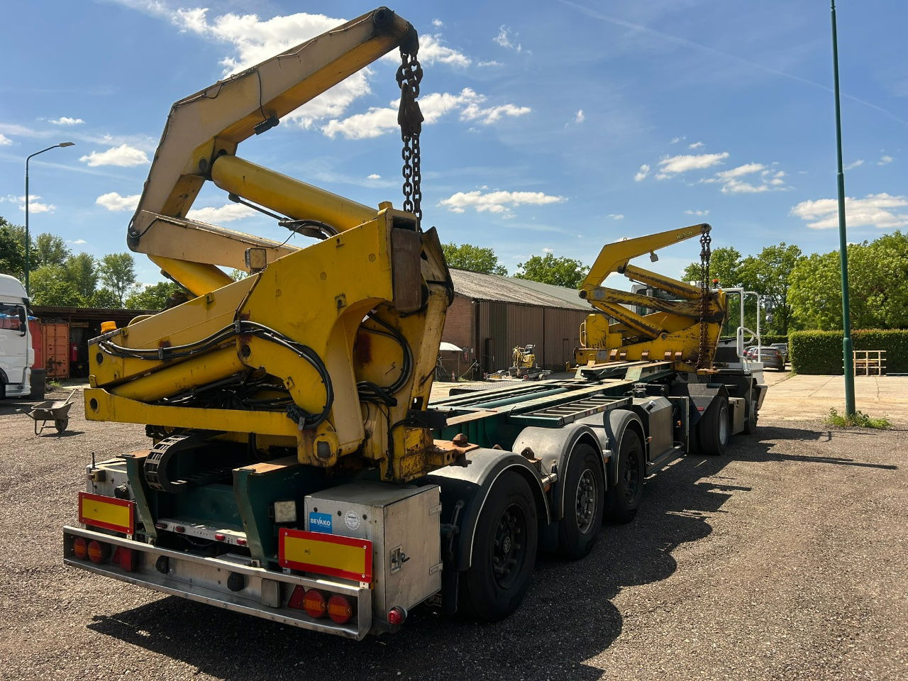 Hammar 195 HC / 20 ft, 2 x 20 ft 40 ft HC, power pack Diesel, Wireless controlle - شاحنات الحاويات/ جسم علوي قابل للتغيير نصف مقطورة: صور 3 Hammar 195 HC / 20 ft, 2 x 20 ft 40 ft HC, power pack Diesel, Wireless controlle - شاحنات الحاويات/ جسم علوي قابل للتغيير نصف مقطورة: صور 3