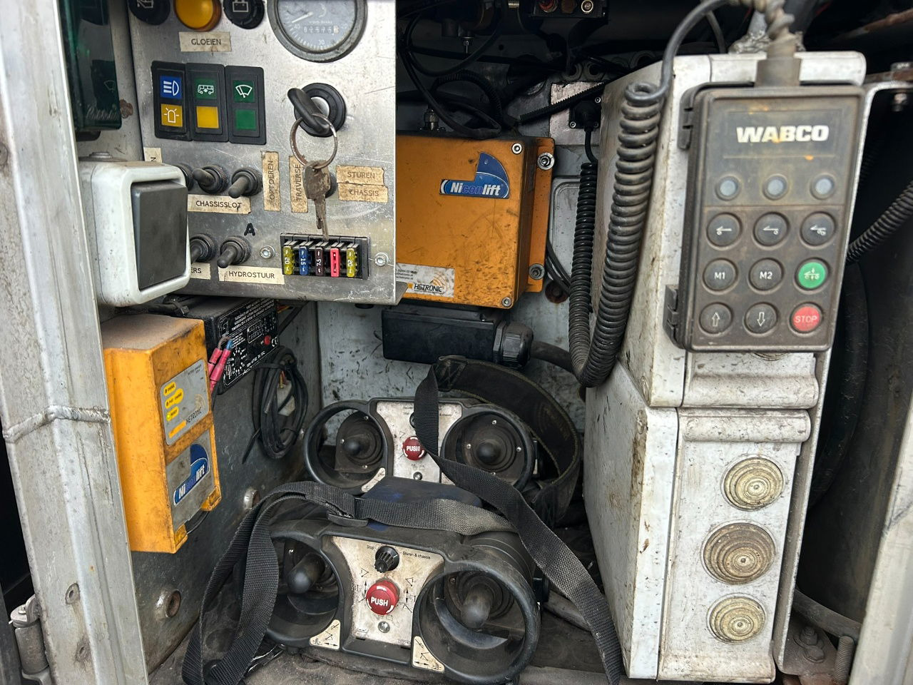 Hammar 195 HC / 20 ft, 2 x 20 ft 40 ft HC, power pack Diesel, Wireless controller 2 x, telescopic chassis - شاحنات الحاويات/ جسم علوي قابل للتغيير نصف مقطورة: صور 5 Hammar 195 HC / 20 ft, 2 x 20 ft 40 ft HC, power pack Diesel, Wireless controller 2 x, telescopic chassis - شاحنات الحاويات/ جسم علوي قابل للتغيير نصف مقطورة: صور 5