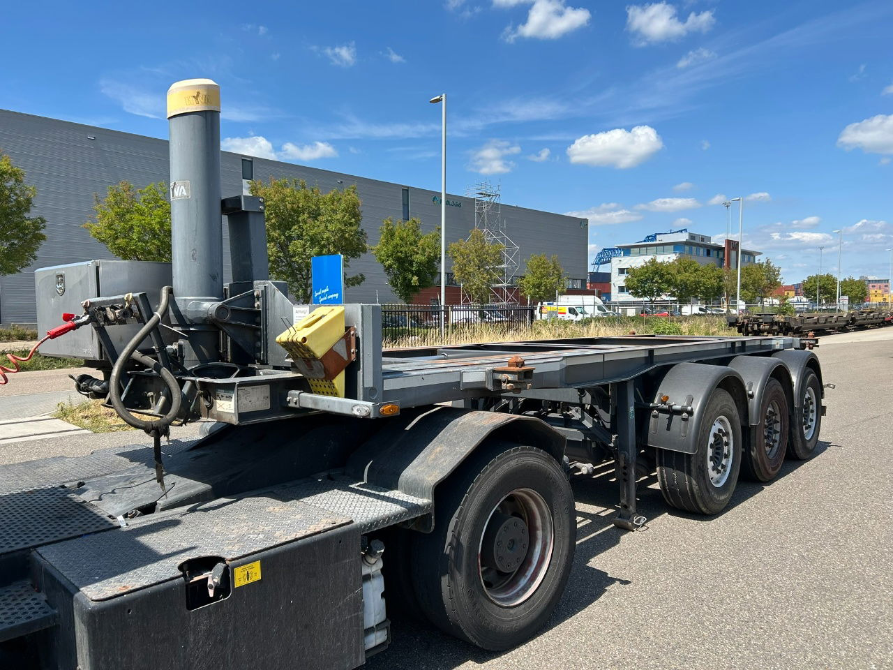 Mafa 2 x in stock 20 ft tipping chassis / disc brakes / lifting axle / alcoa wheels - شاحنات الحاويات/ جسم علوي قابل للتغيير نصف مقطورة: صور 1 Mafa 2 x in stock 20 ft tipping chassis / disc brakes / lifting axle / alcoa wheels - شاحنات الحاويات/ جسم علوي قابل للتغيير نصف مقطورة: صور 1