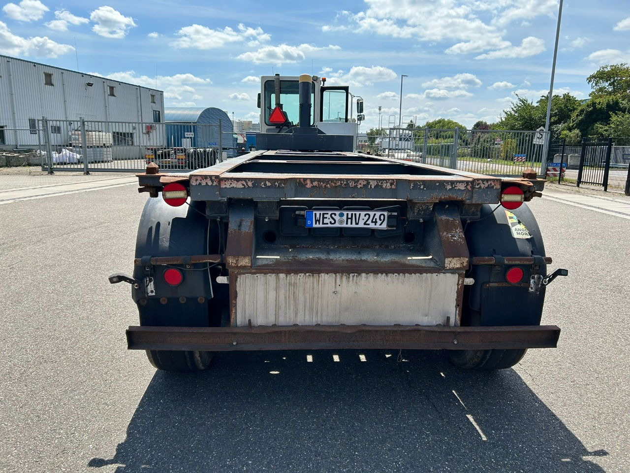 Mafa 20 ft tipping chassis / disc brakes / lifting axle / alcoa wheels / - شاحنات الحاويات/ جسم علوي قابل للتغيير نصف مقطورة: صور 4 Mafa 20 ft tipping chassis / disc brakes / lifting axle / alcoa wheels / - شاحنات الحاويات/ جسم علوي قابل للتغيير نصف مقطورة: صور 4