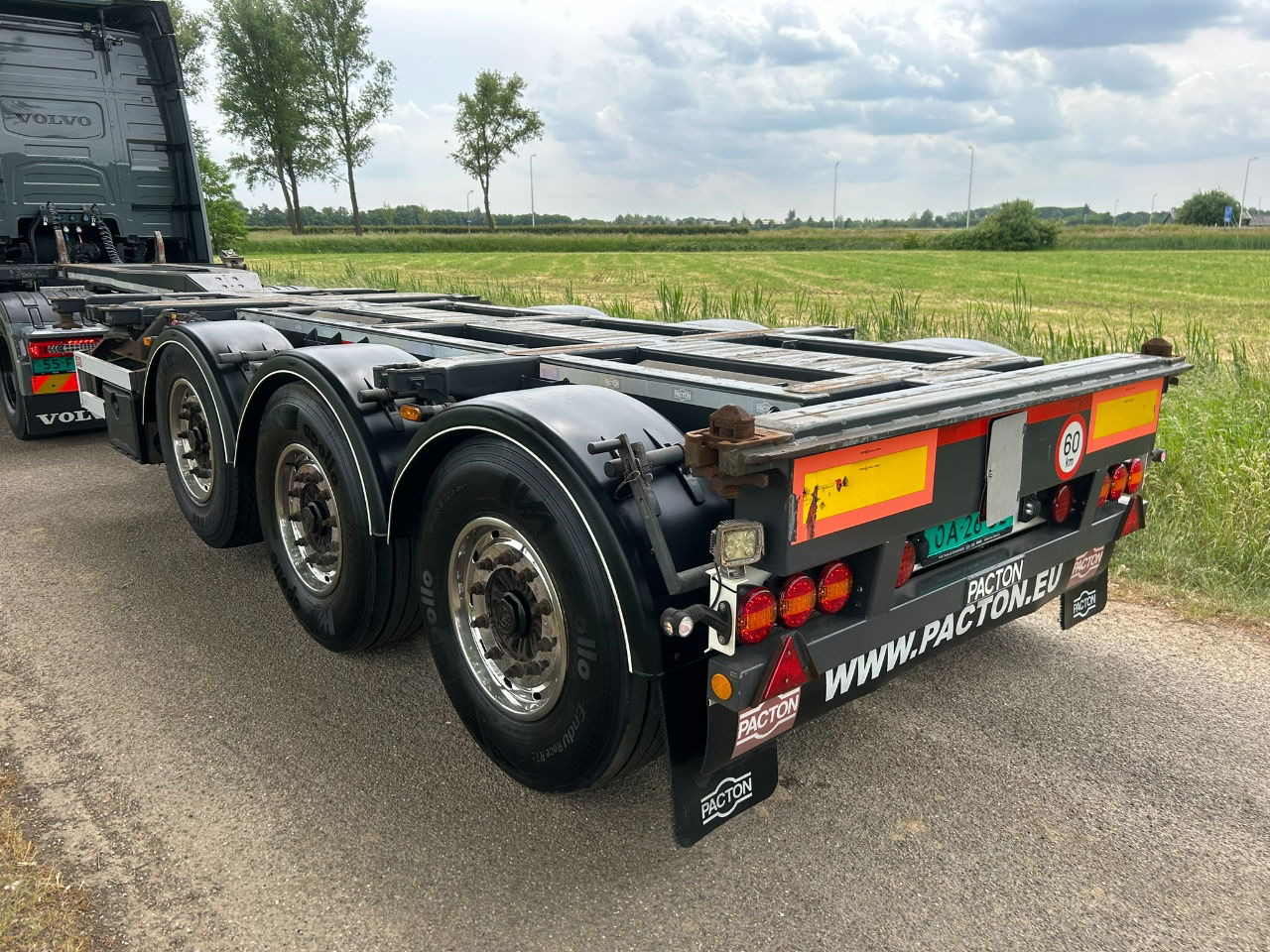 Pacton ET3 / Bpw Disc / Lifting axle / 2x20/30/40/45 ft hc / Tyres 80 / Tuf 3-20 - شاحنات الحاويات/ جسم علوي قابل للتغيير نصف مقطورة: صور 4 Pacton ET3 / Bpw Disc / Lifting axle / 2x20/30/40/45 ft hc / Tyres 80 / Tuf 3-20 - شاحنات الحاويات/ جسم علوي قابل للتغيير نصف مقطورة: صور 4