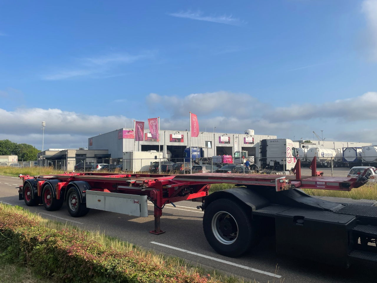 Renders ROC 16.27 CC X steering / Disc brakes /Lifting axle 20-30-40-45 FT HC - شاحنات الحاويات/ جسم علوي قابل للتغيير نصف مقطورة: صور 5 Renders ROC 16.27 CC X steering / Disc brakes /Lifting axle 20-30-40-45 FT HC - شاحنات الحاويات/ جسم علوي قابل للتغيير نصف مقطورة: صور 5