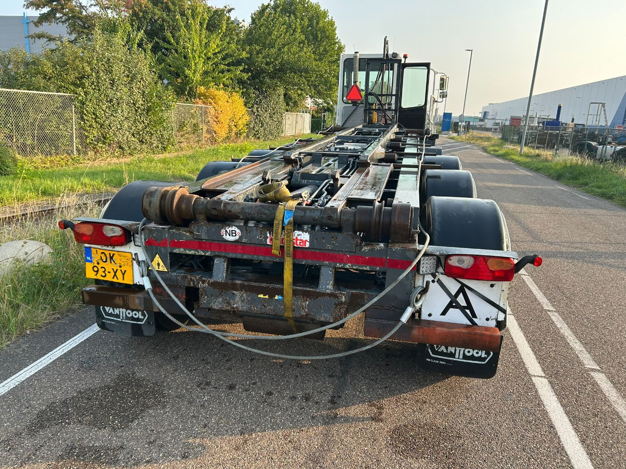 Van Hool Cable system 90 tipping / disc brakes bpw / lifting axle / remote control - شاحنات الحاويات/ جسم علوي قابل للتغيير نصف مقطورة: صور 3 Van Hool Cable system 90 tipping / disc brakes bpw / lifting axle / remote control - شاحنات الحاويات/ جسم علوي قابل للتغيير نصف مقطورة: صور 3