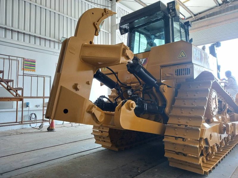 Cat D8T (Abu Dhabi) - بلدوزر: صور 4 Cat D8T (Abu Dhabi) - بلدوزر: صور 4