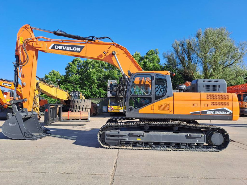 Develon DX 300 LC-7LC-7M (4 Pieces available) - حفارات زحافة: صور 1 Develon DX 300 LC-7LC-7M (4 Pieces available) - حفارات زحافة: صور 1