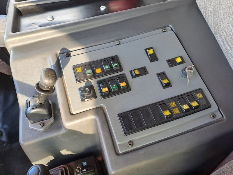 رافعة لجميع التضاريس Grove 4080-1: صور 12 رافعة لجميع التضاريس Grove 4080-1: صور 12