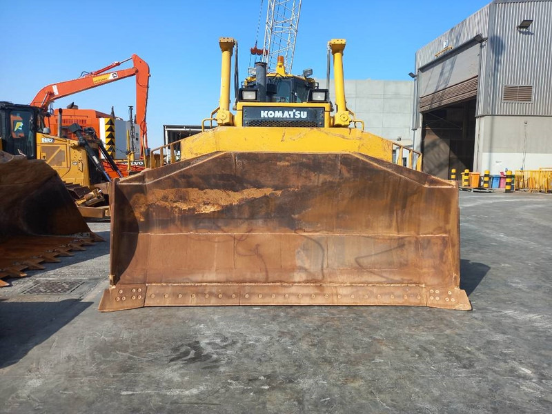 Komatsu D155A-6R (4 Pcs available in Abu Dhabi) - بلدوزر: صور 3 Komatsu D155A-6R (4 Pcs available in Abu Dhabi) - بلدوزر: صور 3