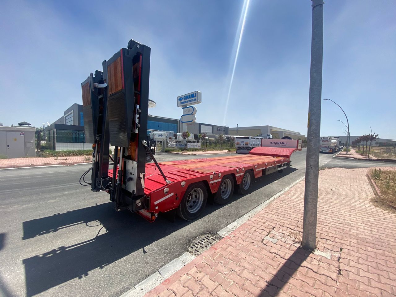 Lowbed Sinan Trailer Lowbed 3 axle - عربة مسطحة منخفضة نصف مقطورة: صور 2 Lowbed Sinan Trailer Lowbed 3 axle - عربة مسطحة منخفضة نصف مقطورة: صور 2