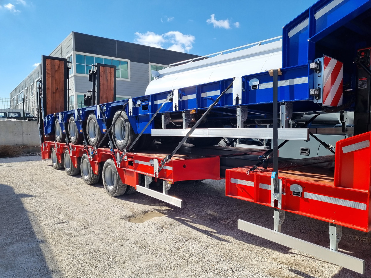 Sinan Tanker Lowbed - عربة مسطحة منخفضة نصف مقطورة: صور 3 Sinan Tanker Lowbed - عربة مسطحة منخفضة نصف مقطورة: صور 3