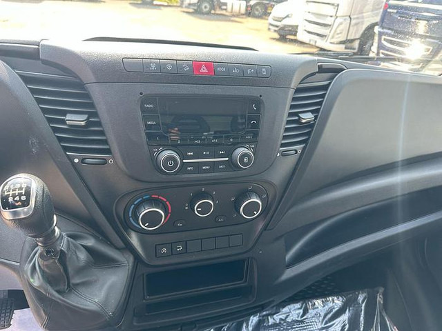الشاحنات الصغيرة صندوق مغلق Iveco 35C14: صور 11