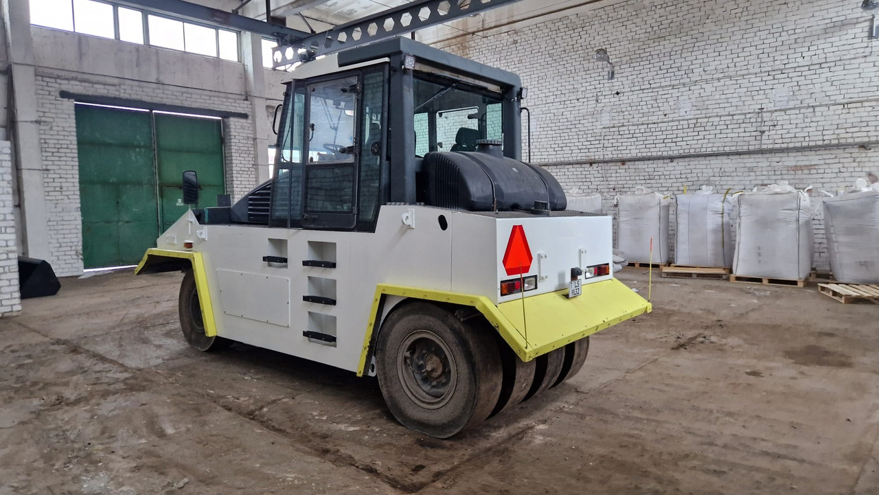 BOMAG BW24 R - مداحل الإطارات الهوائية: صور 3 BOMAG BW24 R - مداحل الإطارات الهوائية: صور 3
