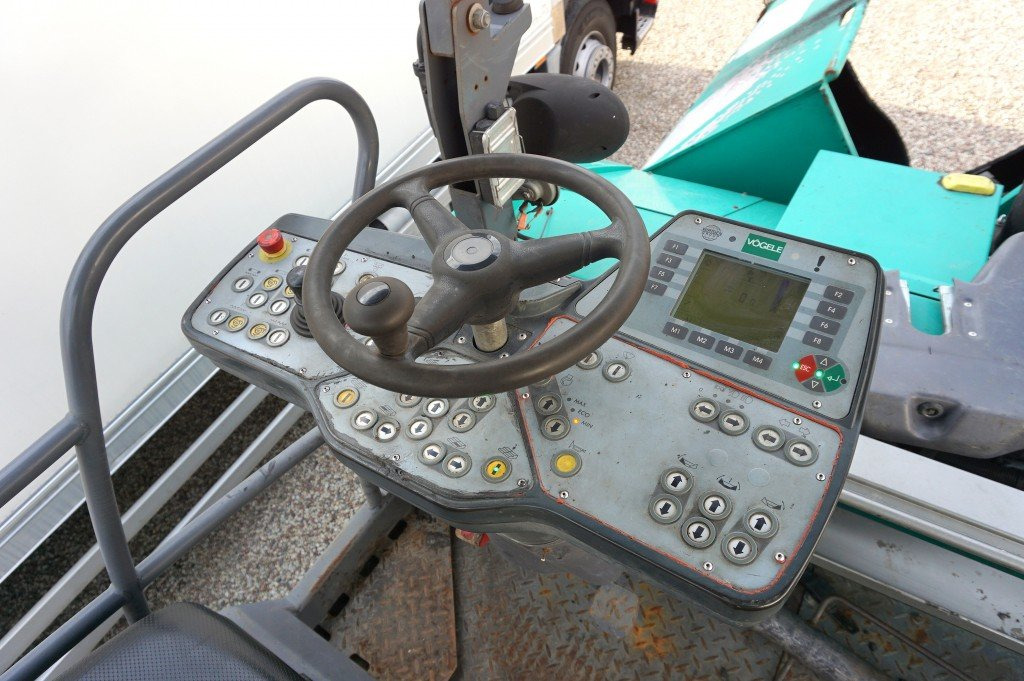 VÖGELE Super 1303-2 - العامل بالقار: صور 4 VÖGELE Super 1303-2 - العامل بالقار: صور 4