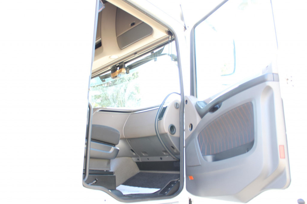 Daf 530 SSC Retarder Kühlbox 2 Tanks Standklima - شاحنة جرار: صور 2 Daf 530 SSC Retarder Kühlbox 2 Tanks Standklima - شاحنة جرار: صور 2