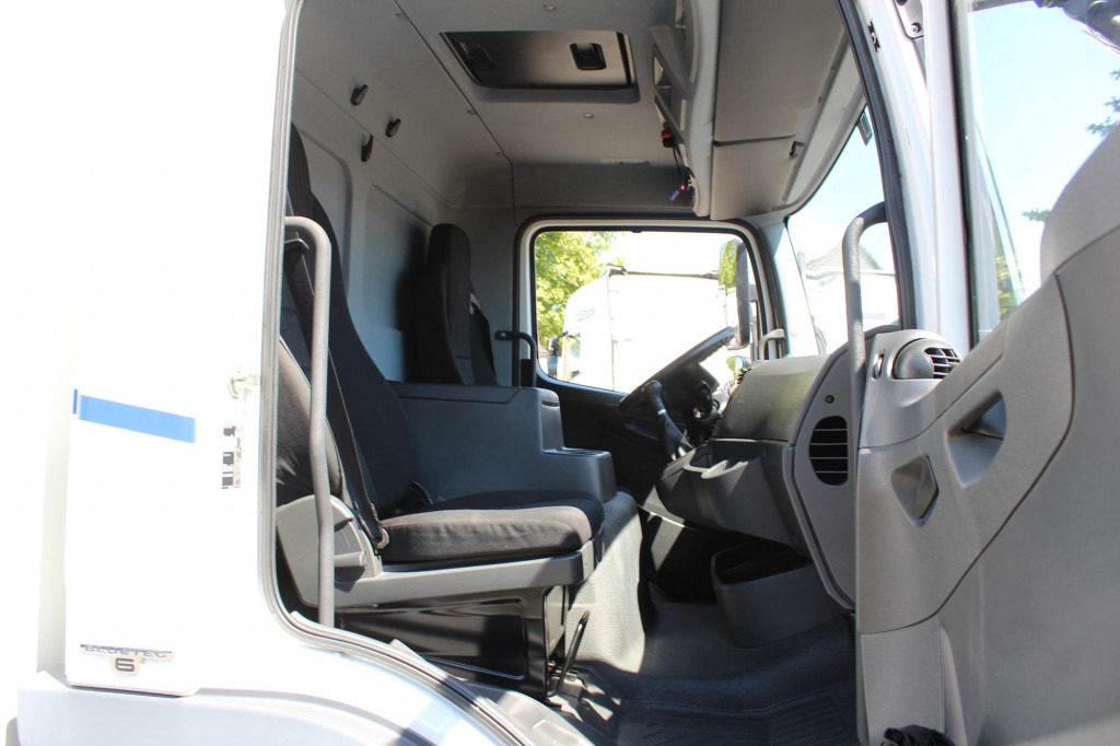 Mercedes-Benz Atego 1221 E6 Koffer Klima LDW Schalter LBW - شاحنة: صور 5 Mercedes-Benz Atego 1221 E6 Koffer Klima LDW Schalter LBW - شاحنة: صور 5