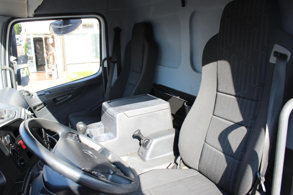 Mercedes-Benz Atego 818 E6 Koffer 6m Klima LDW Schalter LBW - الشاحنات الصغيرة صندوق مغلق: صور 5 Mercedes-Benz Atego 818 E6 Koffer 6m Klima LDW Schalter LBW - الشاحنات الصغيرة صندوق مغلق: صور 5