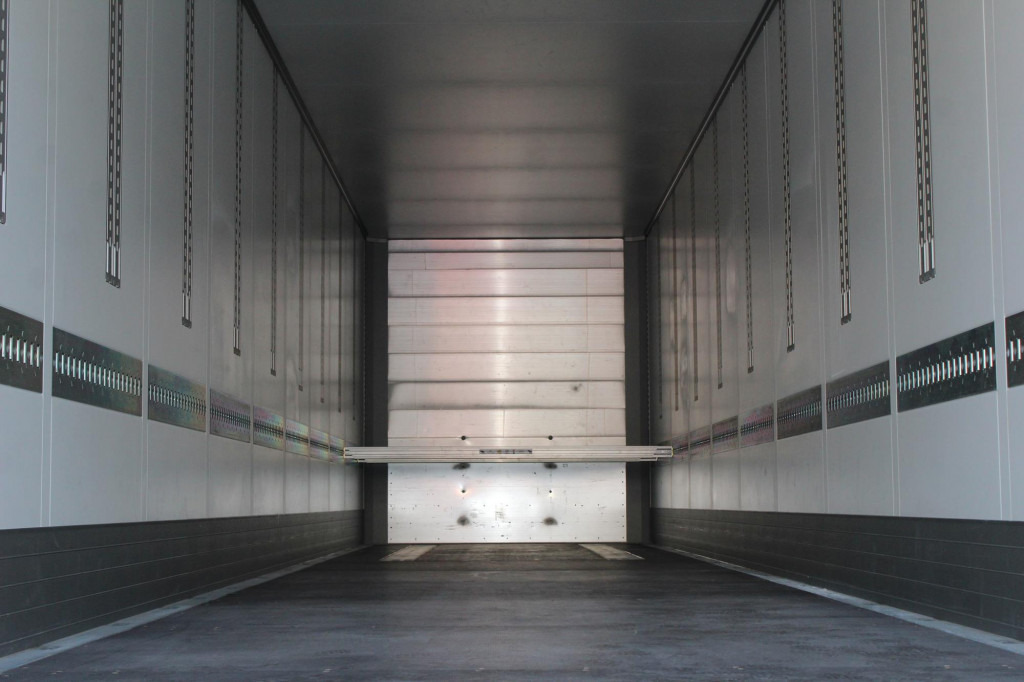 SCHMITZ Koffer 2,7h Doppelstock Liftachse Miete-Rent - بصندوق مغلق نصف مقطورة: صور 2 SCHMITZ Koffer 2,7h Doppelstock Liftachse Miete-Rent - بصندوق مغلق نصف مقطورة: صور 2