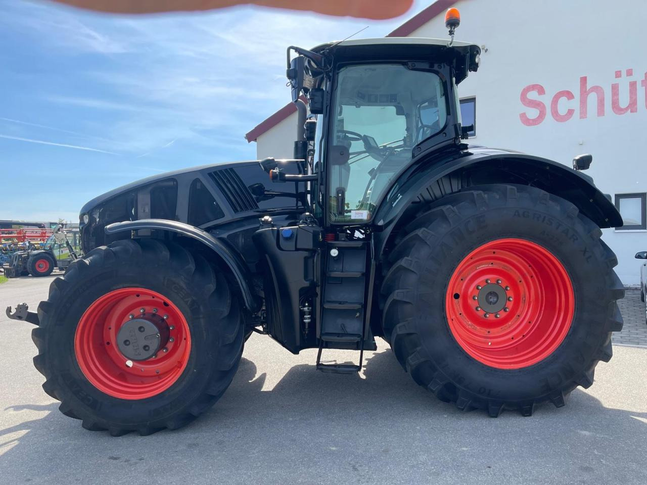 CLAAS Axion 920 CMATIC mit FZW, Black, Schwarz - جرار: صور 2 CLAAS Axion 920 CMATIC mit FZW, Black, Schwarz - جرار: صور 2
